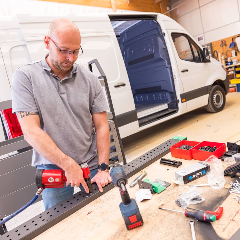 image19-AteliersTourArgent-amenagement-conception-vehicules-camionnette-fourgon-utilitaire-professionnel-Rouen-Caen-Dieppe-Evreux-Chartres-Normandie-sur-mesure
